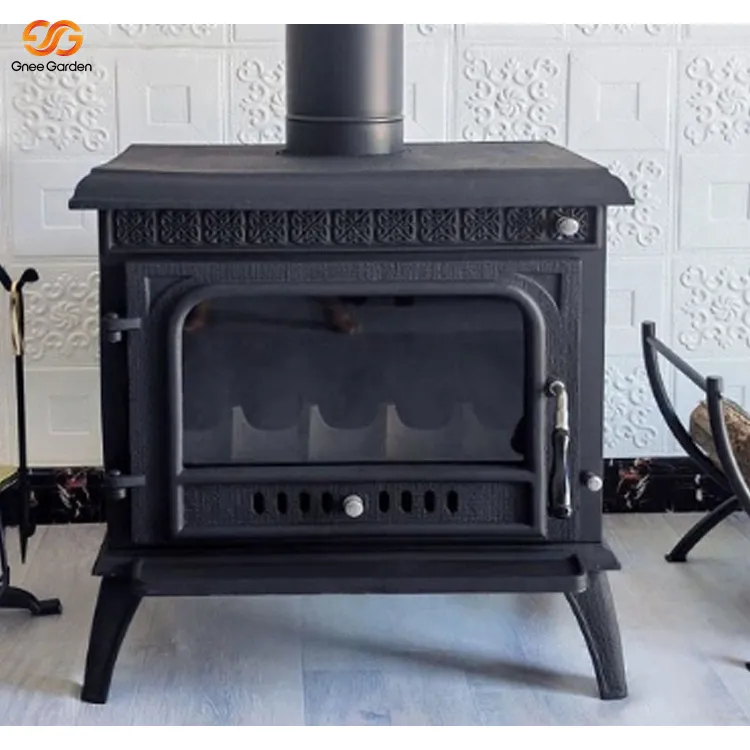 Samostatně stojící krb na dřevo